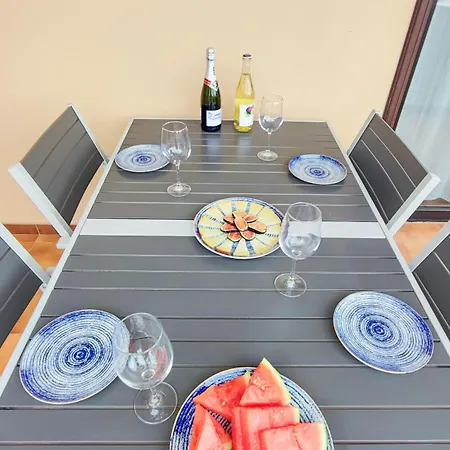 Spacious With Private Garden In Tenerife South