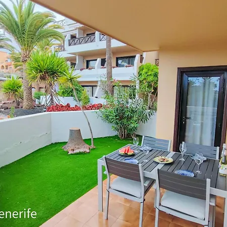 アパート Spacious With Private Garden In Tenerife South サンミゲル・デ・アボナ